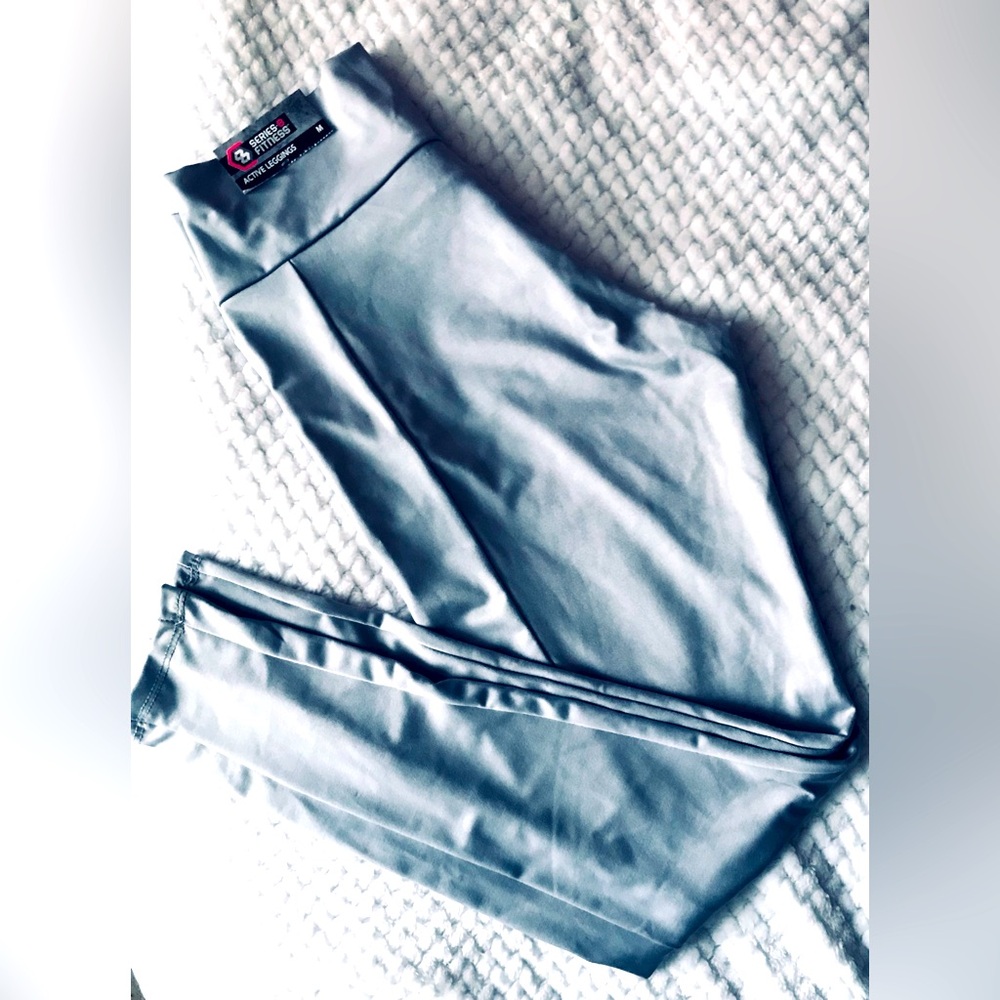 Series Fitness grey leggings M
 BNWT